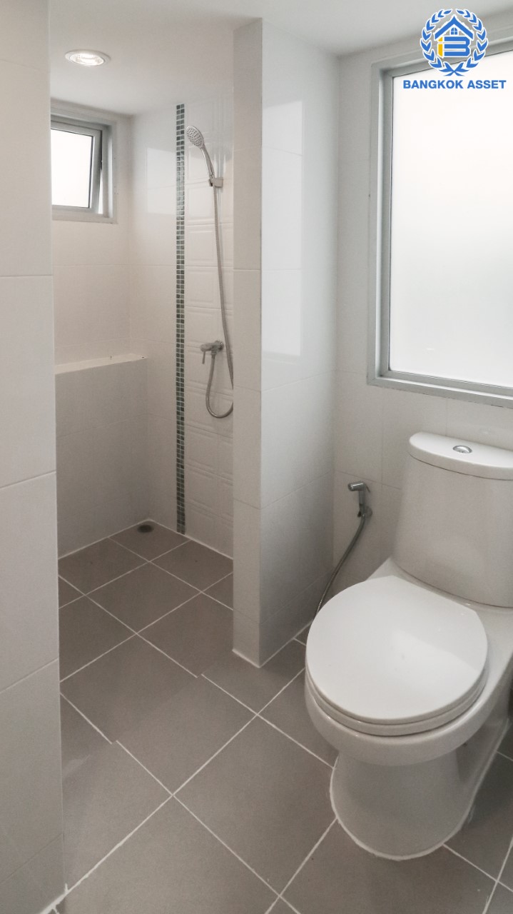 บ้านเดี่ยวมือสองนนทบุรี ม.วิลล่าการ์เด้น2 บางกรวย-ไทรน้อย หลังมุม เนื้อที่ 52.5 ตร.ว. ฟังก์ชัน 3 ห้องนอน 3 ห้องน้ำ จอดรถได้ 2 คัน บรรยากาศเป็นส่วนตัว บนทำเลศักยภาพ เชื่อมต่อหลายเส้นทาง ถ.รัตนาธิเบศร์, ถ.กาญจนาภิเษก และ ถ.ราชพฤกษ์ ใกล้เซ็นทรัลเวสต์เกต และรถไฟฟ้าสายสีม่วง "สถานีบางพลู"...